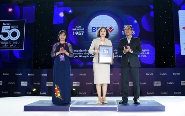 BIDV được Forbes Việt Nam vinh danh lọt vào top 50 thương hiệu dẫn đầu trong lĩnh vực kinh doanh tại Việt Nam.