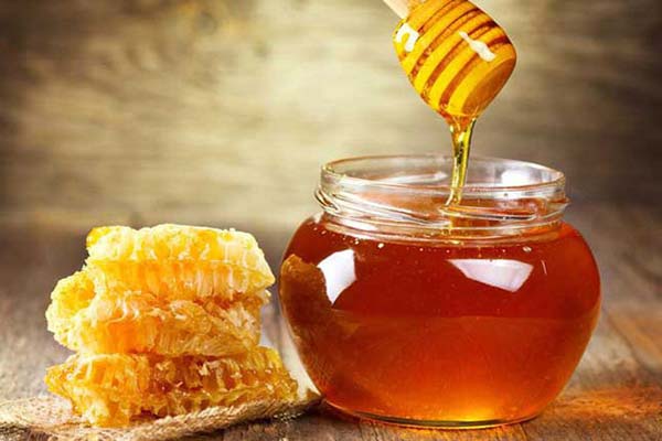 Nước mật ong ấm bụng ngừa bênh phụ khoa