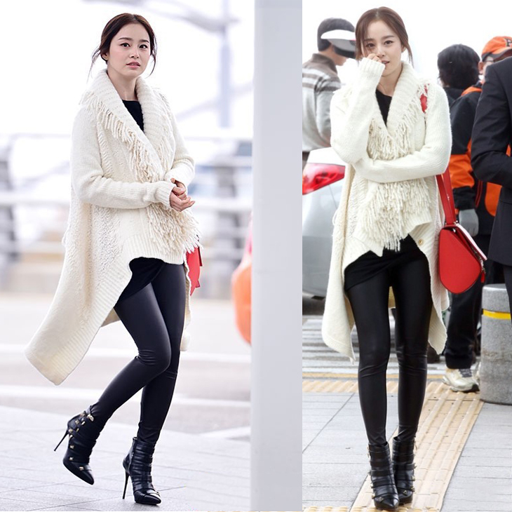 Áo khoác và túi xách size trung là những item mà Kim Tae Hee không bao giờ quên mang theo trong những chuyến bay. Nàng Kim chọn một chiếc áo khoác rộng và dài với những chi tiết cầu kỳ và chiếc túi xách với gam màu nổi bật làm điểm nhấn cho trang phục của mình.