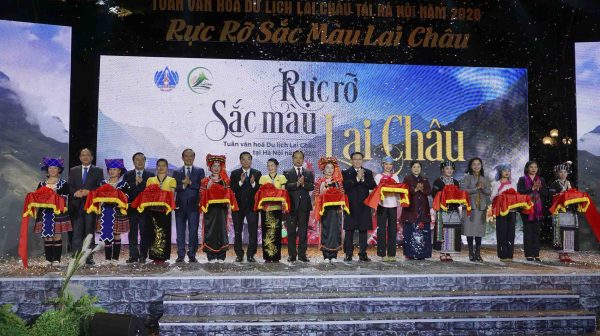 Khai mạc Tuần văn hóa du lịch Lai Châu được tổ chức tại tượng đài Lý Thái Tổ, Hoàn Kiếm, Hà Nội